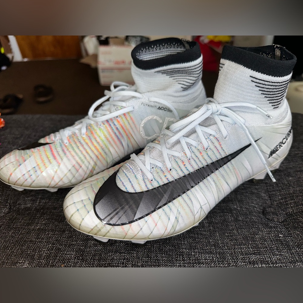 CR7 x Mercurial Superfly 5 “Cut to Brilliance”/ “Blue Tint”
Size 9.5